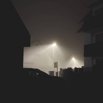 Kabut Malam Mengelus Gelombang Laut