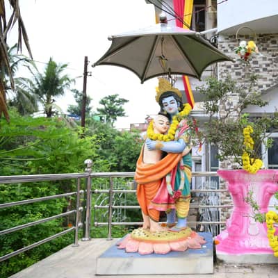 ঝড়ের সময় মন্দিরের সুর