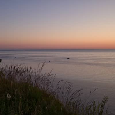 Sun‑Bleached Dusk by the Water / Ngakusihlwa Somoya eMabhintyi / Ukuzusa kweSoli