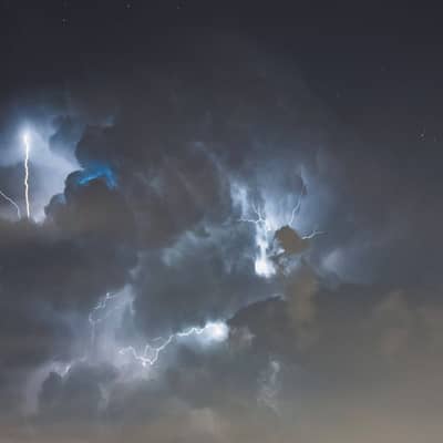 شahrisabadi Storm's Lullaby