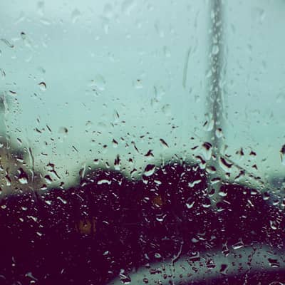 نقيق المطر على القلب المتجمّد