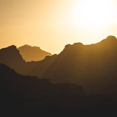 أسرار الغسق في وادي زرقة