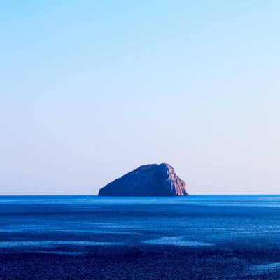 Полдень у рельсов и воды